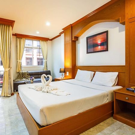Oyo 739 Presley Guesthouse Phuket Patong Luaran gambar