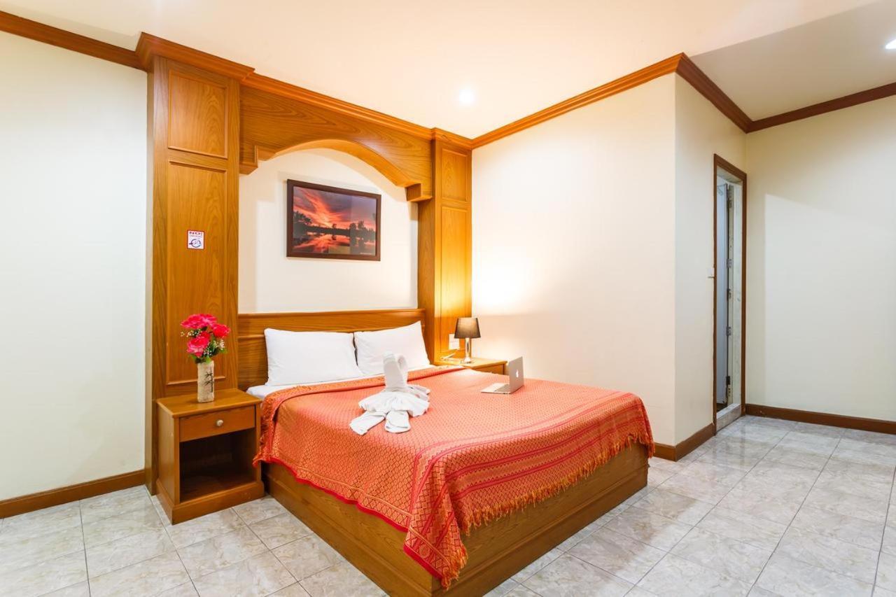 Oyo 739 Presley Guesthouse Phuket Patong Luaran gambar
