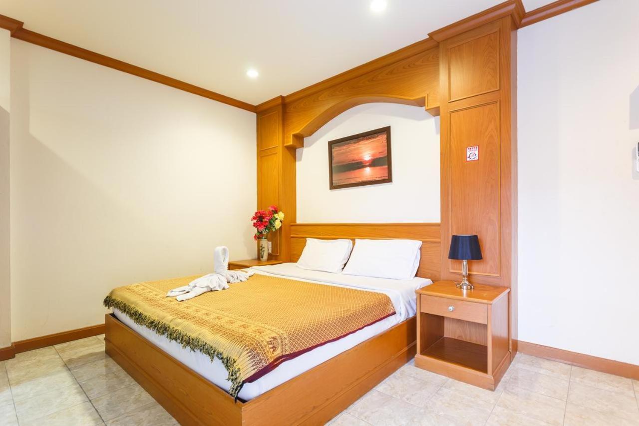 Oyo 739 Presley Guesthouse Phuket Patong Luaran gambar