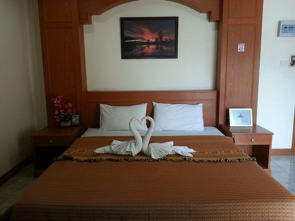 Oyo 739 Presley Guesthouse Phuket Patong Luaran gambar