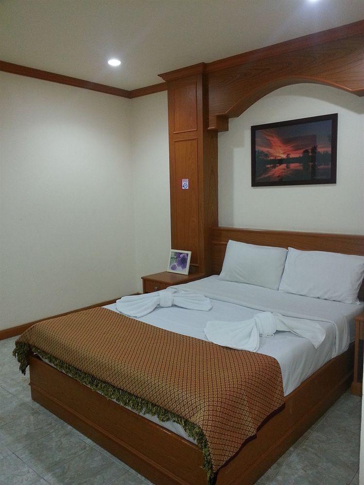 Oyo 739 Presley Guesthouse Phuket Patong Luaran gambar