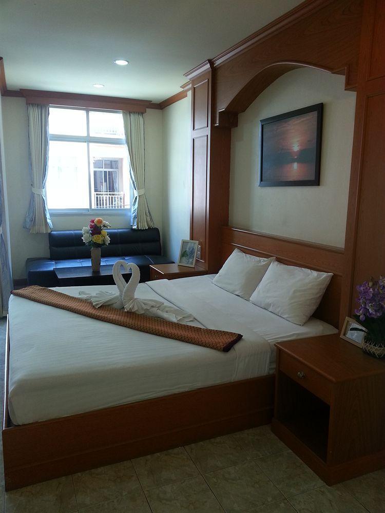 Oyo 739 Presley Guesthouse Phuket Patong Luaran gambar