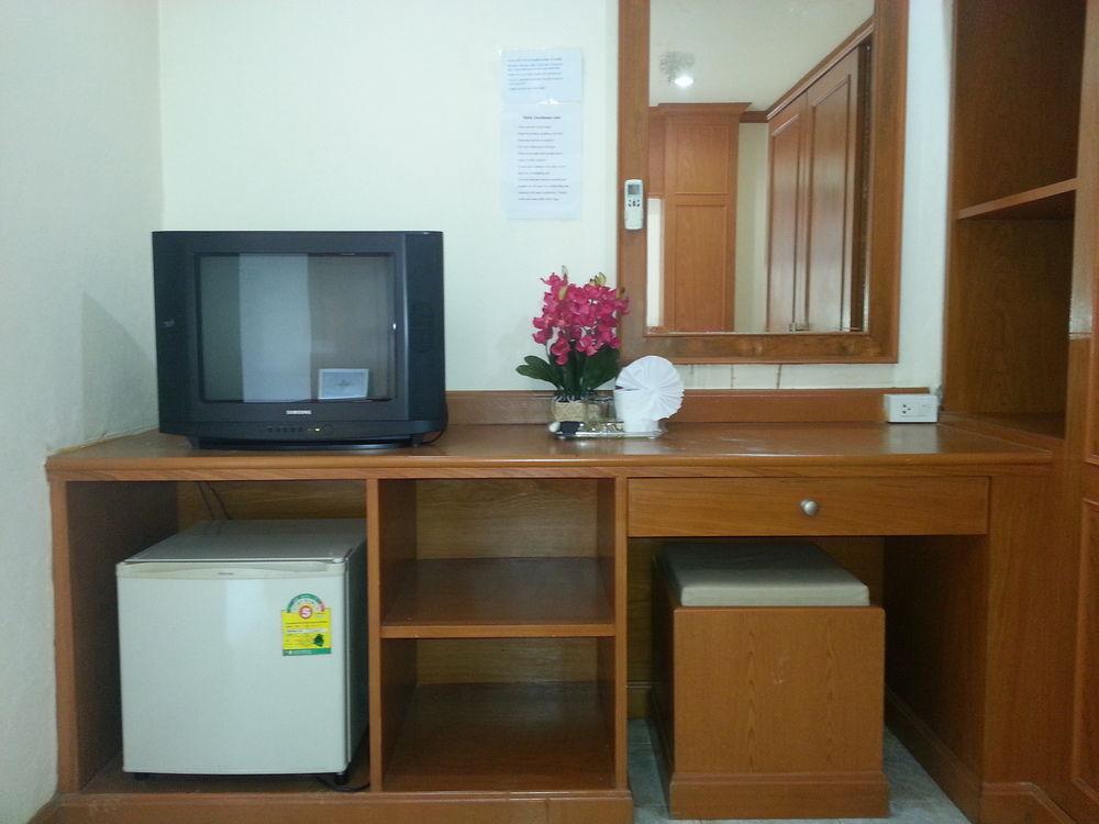 Oyo 739 Presley Guesthouse Phuket Patong Luaran gambar
