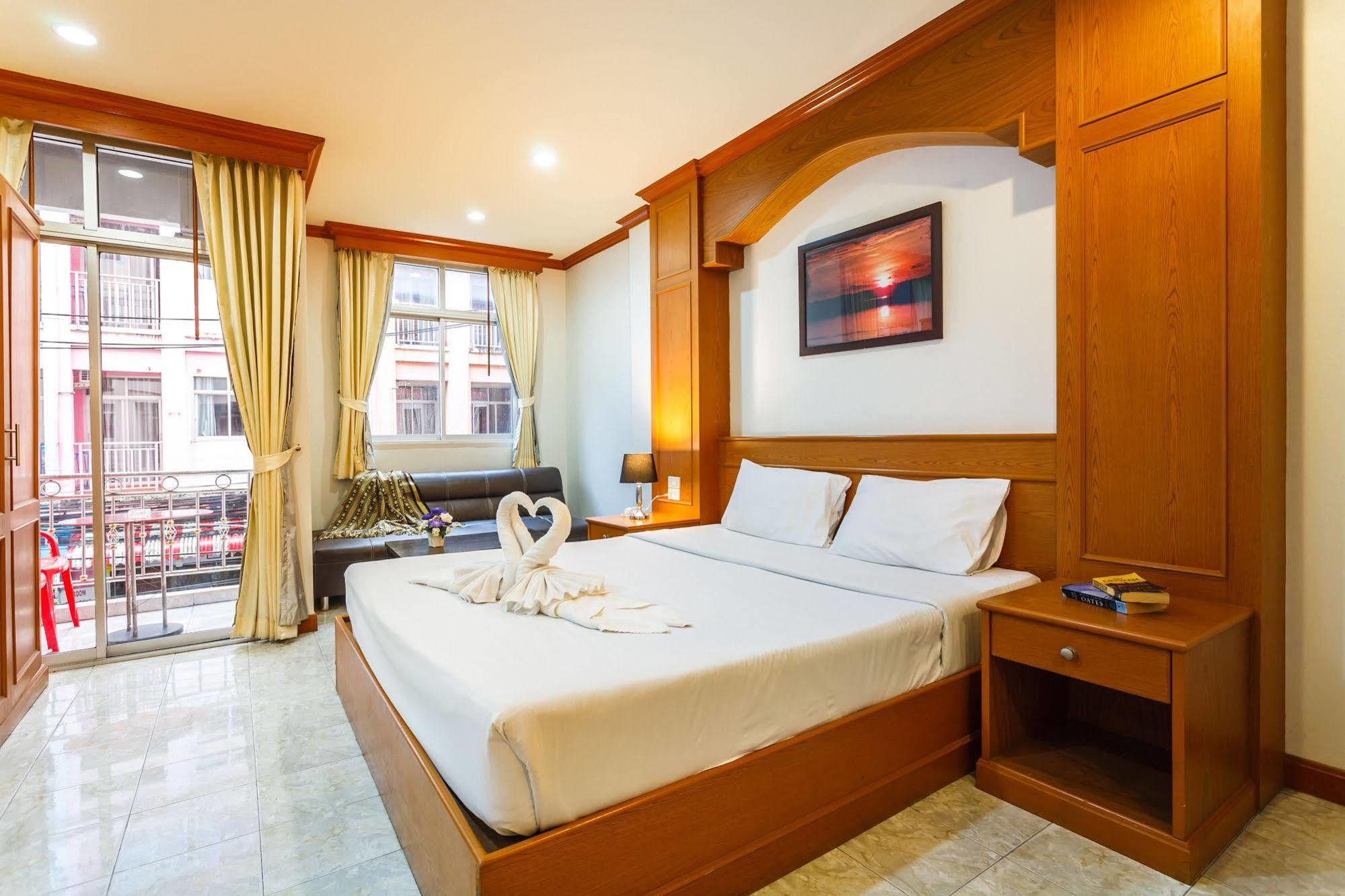 Oyo 739 Presley Guesthouse Phuket Patong Luaran gambar