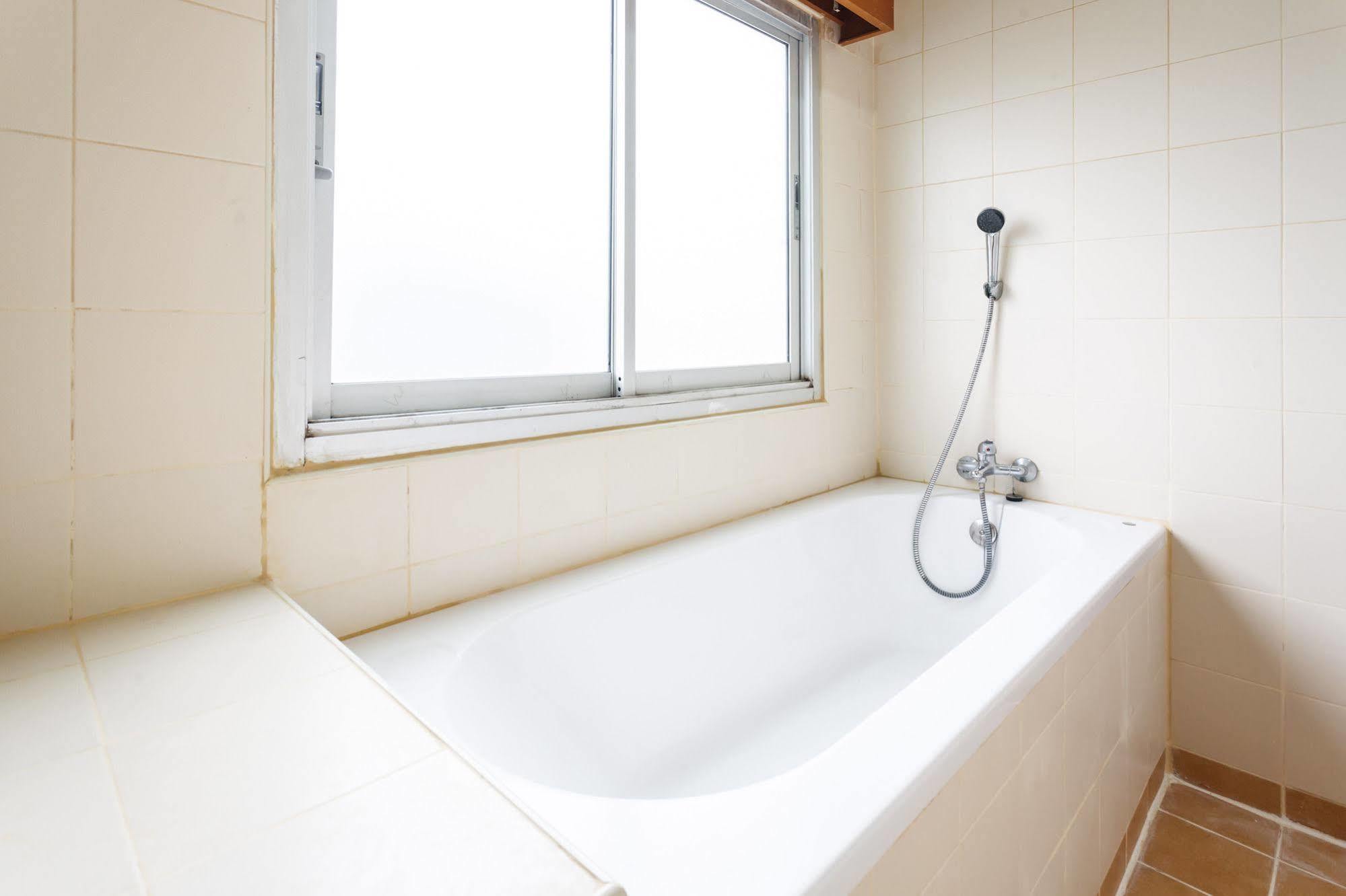 Oyo 739 Presley Guesthouse Phuket Patong Luaran gambar