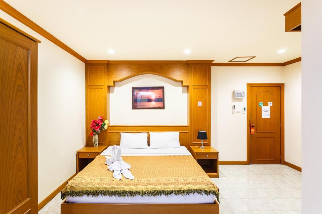Oyo 739 Presley Guesthouse Phuket Patong Luaran gambar