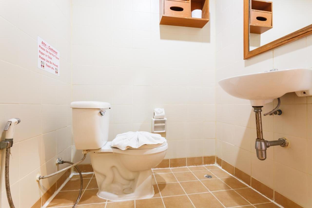 Oyo 739 Presley Guesthouse Phuket Patong Luaran gambar