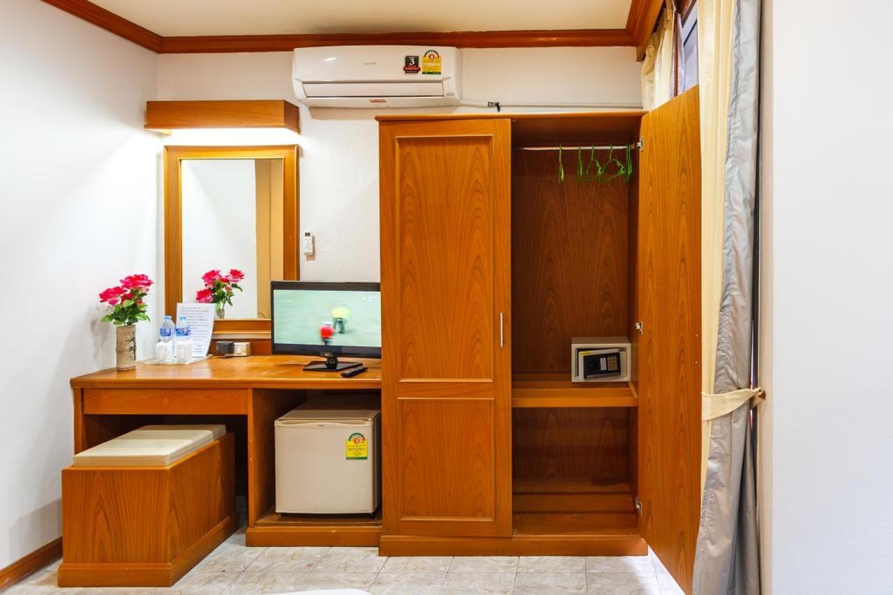 Oyo 739 Presley Guesthouse Phuket Patong Luaran gambar