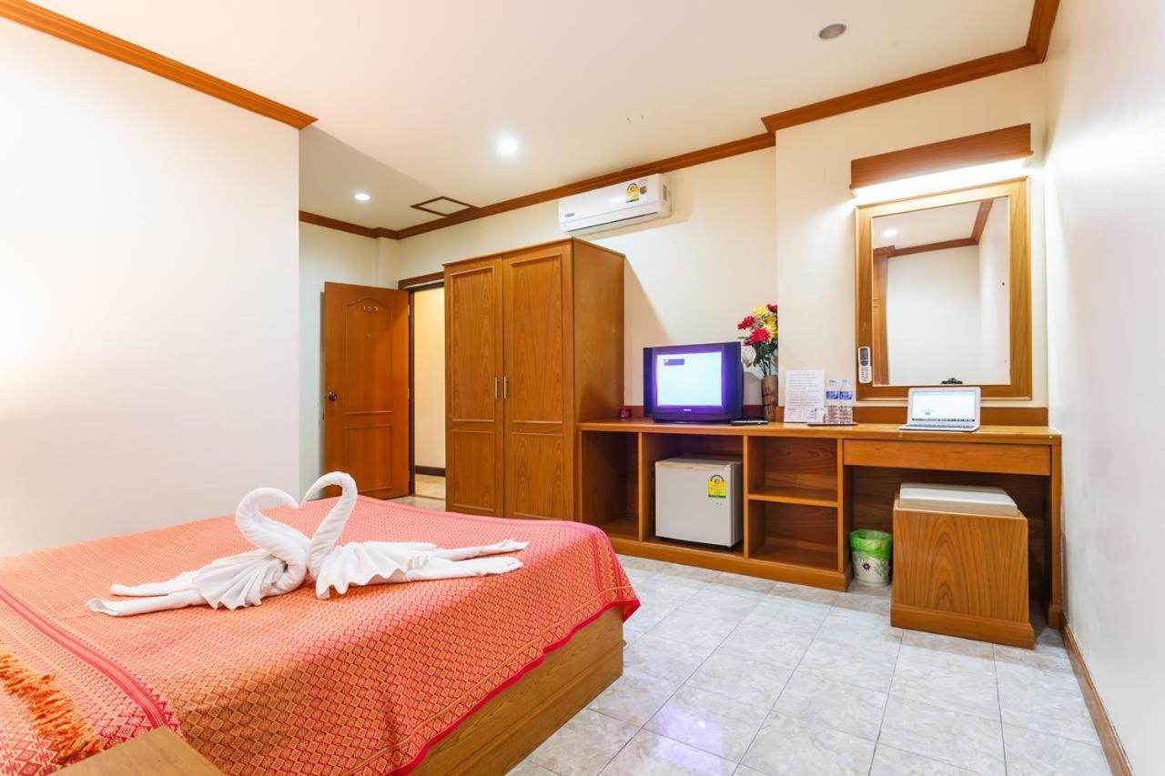 Oyo 739 Presley Guesthouse Phuket Patong Luaran gambar
