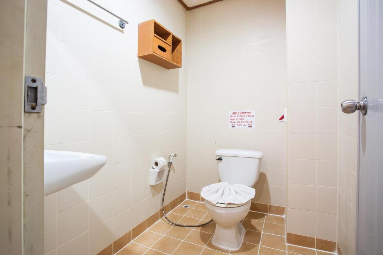 Oyo 739 Presley Guesthouse Phuket Patong Luaran gambar