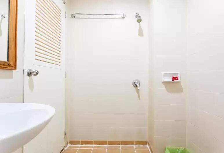 Oyo 739 Presley Guesthouse Phuket Patong Luaran gambar